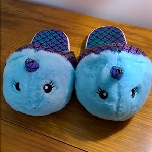 VGUC Narwhal slippers, size L 9/10